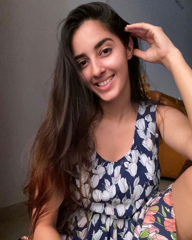 Simrat Kaur Instagram Images